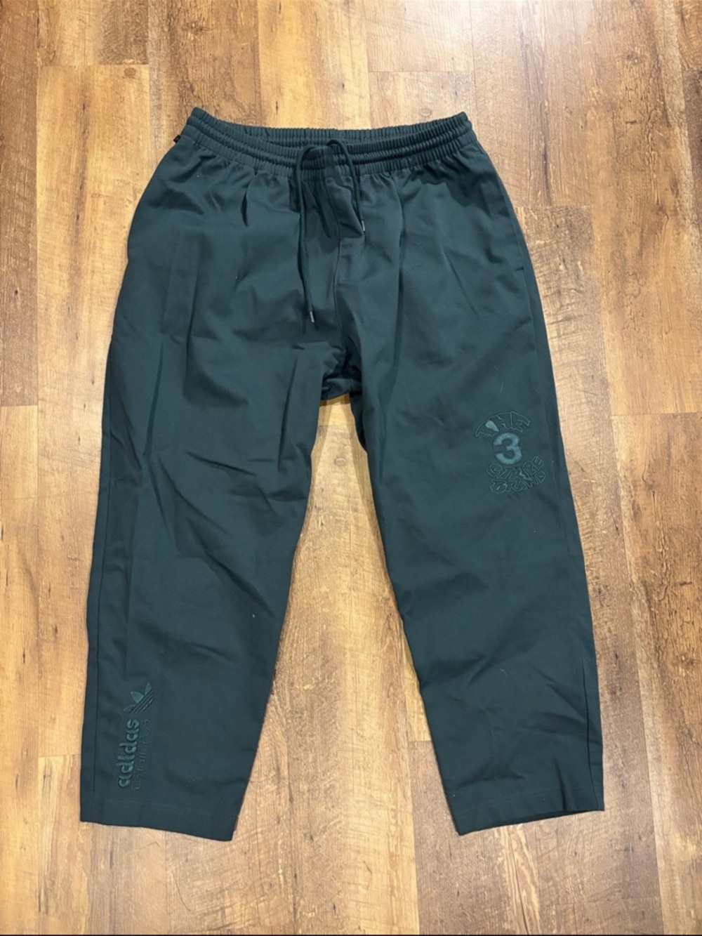 Adidas HN1672 Originals Men's Mineral Green Campus Chino Pants Size Large